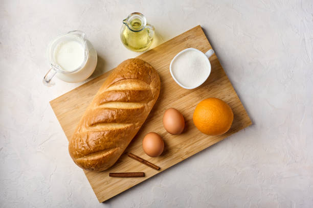 ingredientes para cocinar torrijas tradicionales españolas caseras o tostadas francesas - milk bread fotografías e imágenes de stock