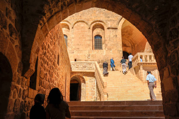 deyrulzafaran syrisches kloster in midyat town.mardin,türkei - midyat stock-fotos und bilder