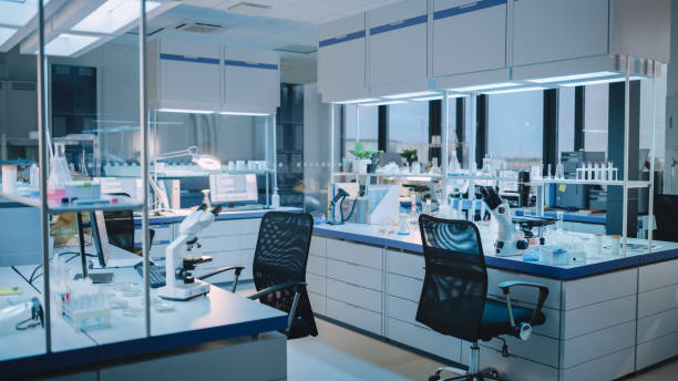 modern empty biological applied science laboratory with technological microscopes, glass test tubes, micropipettes and desktop computers and displays. pc's are running sophisticated dna calculations. - lab imagens e fotografias de stock