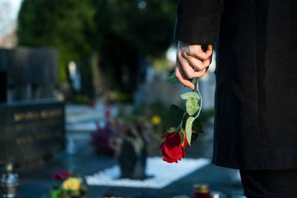 kyrkogården - blommor grav bildbanksfoton och bilder