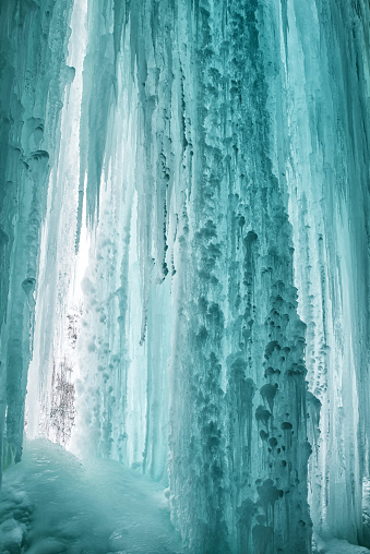 Grandes carámbanos azules congelados. Caída de hielo. Cascada congelada. photo