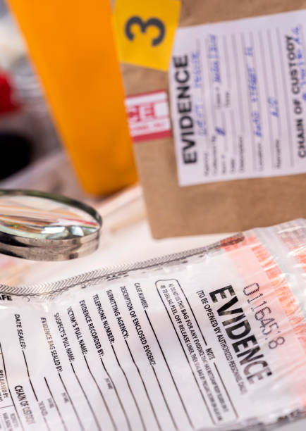 istock Basic research utensilios with a evidence bag in Laboratorio forensic equipment, conceptual image 1309959441