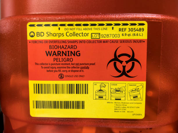 close up view of a red sharps medical waste container inside a medical office - bio hazard imagens e fotografias de stock