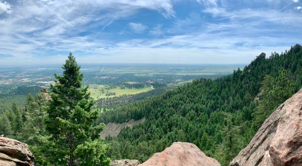 로얄 아치, 쇼타우쿠아 공원, 볼더, 콜로라도에서 보기 - flatirons colorado boulder mountain range 뉴스 사진 이미지