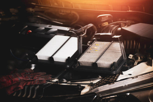 istock Car air filter compare with new and old 1310033350