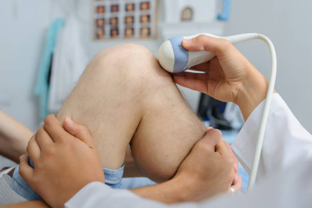 무릎에 초음파 검사에서 남성 의 속도 - pacient 뉴스 사진 이미지