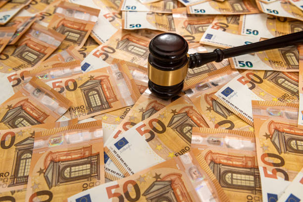 istock hammer and many 50 euro bills 1310108770