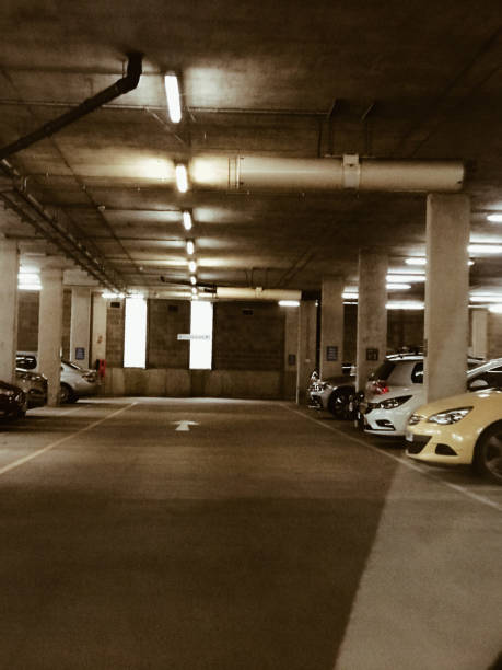 자동차 주차장 - underground parking lot photography day 뉴스 사진 이미지