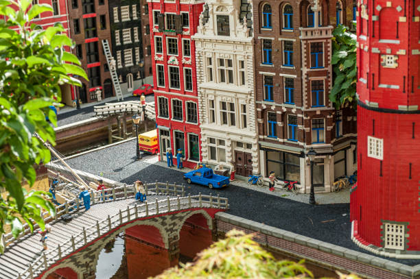 lego modell von amsterdam im legoland billund ausgestellt.. - lego construction toy isolated on white isoalted stock-fotos und bilder