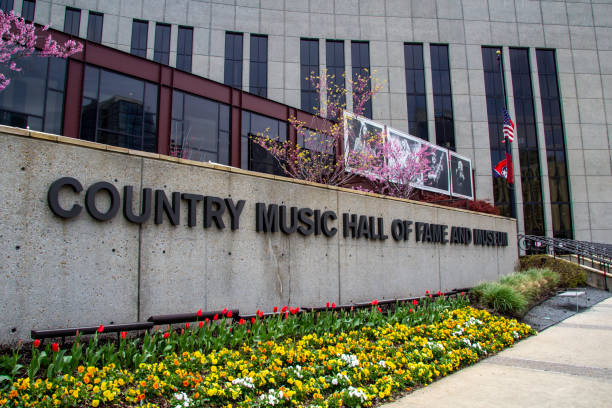 salón de la fama de la música country & museo - country road fotos fotografías e imágenes de stock