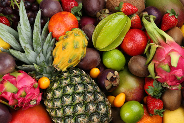 surtido de frutas exóticas frescas como fondo, vista superior - fruta tropical fotografías e imágenes de stock
