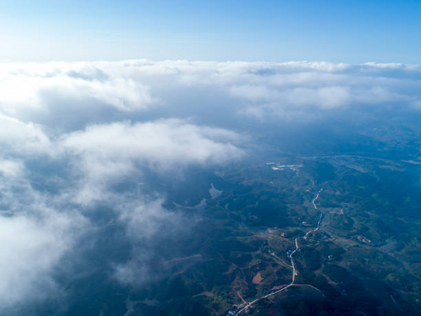 sea of clouds above the stratosphere - cloud cloudscape stratosphere above imagens e fotografias de stock