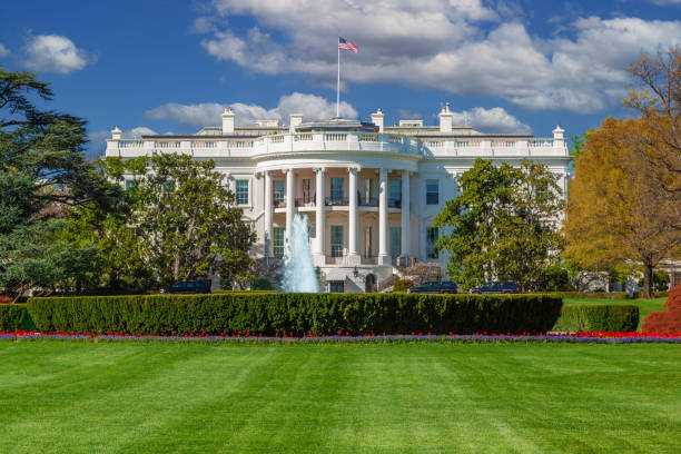 ホワイトハウスの南ポルティコ、ワシントンdc、米国。 - washington dc day white house american flag ストックフォトと画像