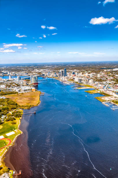 istock Saint John's River into Jacksonville, Florida 1310324589