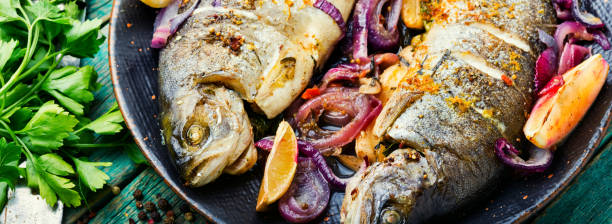 레몬, 생선 요리와 구운 송어 - trout prepared fish whole grilled 뉴스 사진 이미지