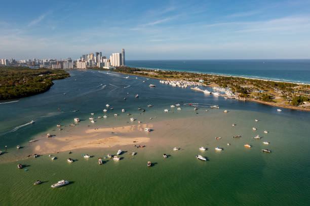 вид с воздуха отлив на песчаной отмели haulover майами-бич fl - sandbar стоковые фото и изображения