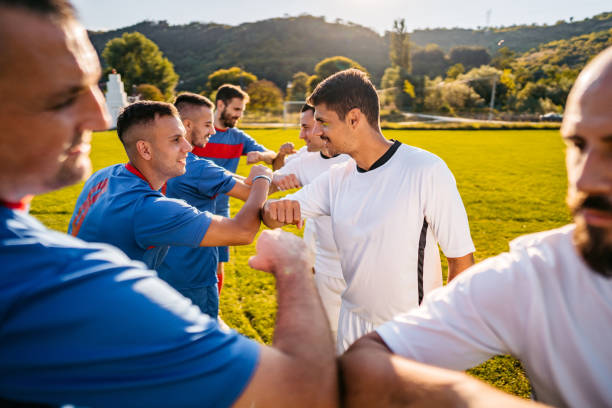 Soccer players greeting each other with elbow bump Soccer players greeting each other with elbow bump before the match, Fair play. Sportsmanship and Respect: stock pictures, royalty-free photos & images