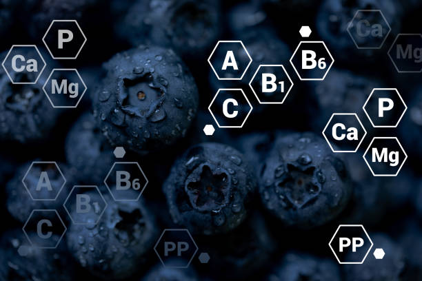 свежий фон черники с буквеными обозначениями витаминов и минералов. концепция здорового питания - letter k фотографии стоковые фото и изображения