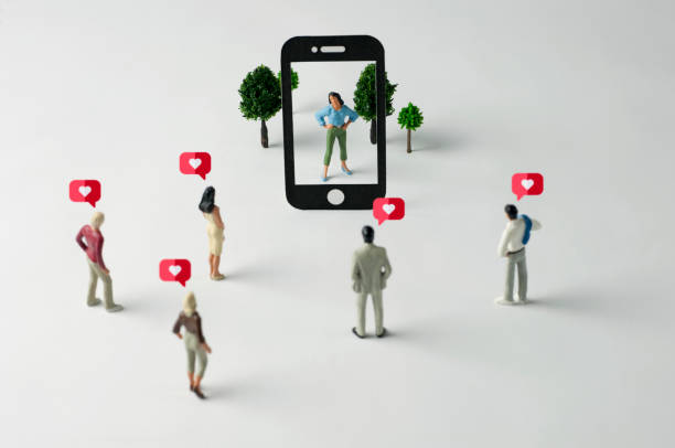 Social Media 6 Social media sharing/like concept heart emoji phone stock pictures, royalty-free photos & images
