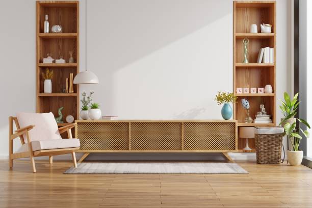 coffret pour la tv sur le mur blanc dans le salon avec le fauteuil, conception minimale. - tv wall unit photos et images de collection