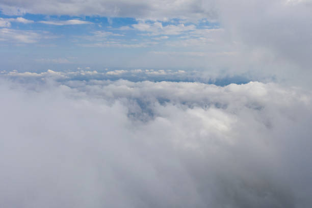 sea of clouds above the stratosphere - cloud cloudscape stratosphere above imagens e fotografias de stock