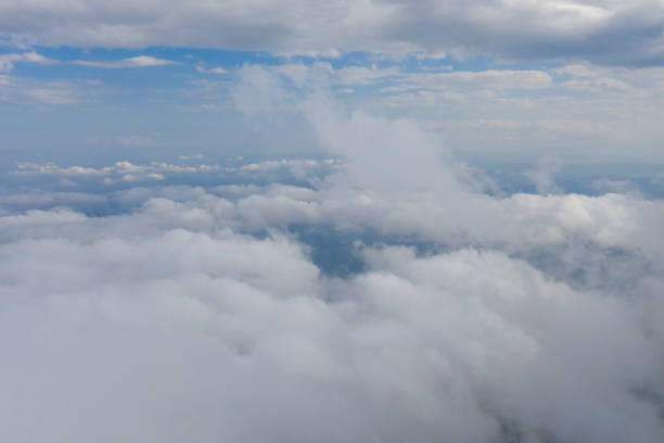 sea of clouds above the stratosphere - cloud cloudscape stratosphere above imagens e fotografias de stock