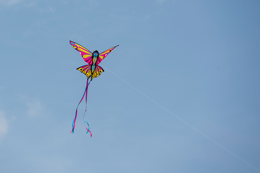 A flying kite traces the contours of the clouds. Unfortunately, light and movement only allow a moderate resolution.