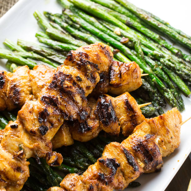 Chicken skewers with green asparagus