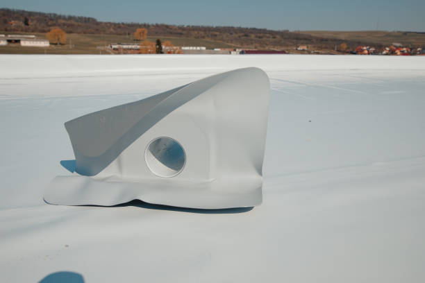 Side drain pipe for flat roof with PVC and EPDM synthetic membrane system