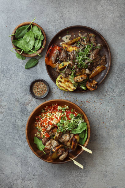 spódnica stek. szaszłyki z indyka i sałatka bulgur - steak close up grilled skirt steak zdjęcia i obrazy z banku zdjęć