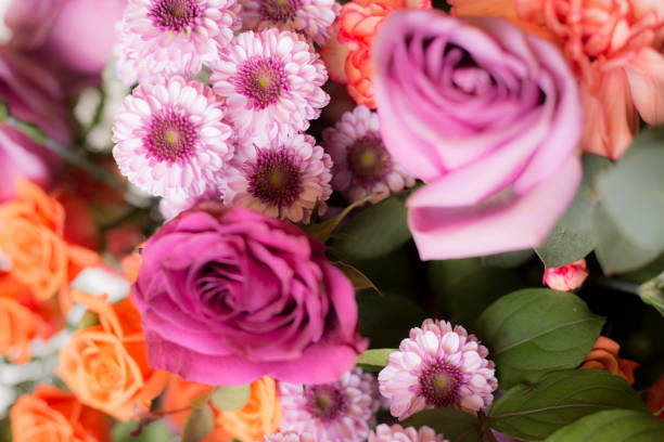 Frischer Pastell Frühlingsstrauß von Blumen zum Muttertag.