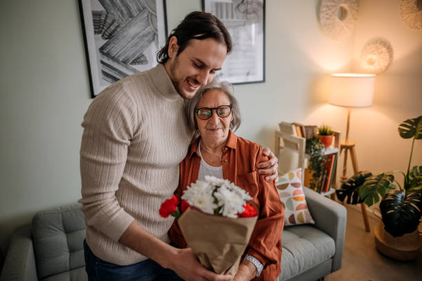 so happy to see you - mothers day flower gift bouquet imagens e fotografias de stock