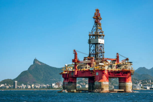 istock Oil platform in Guanabara Bay 1310657721