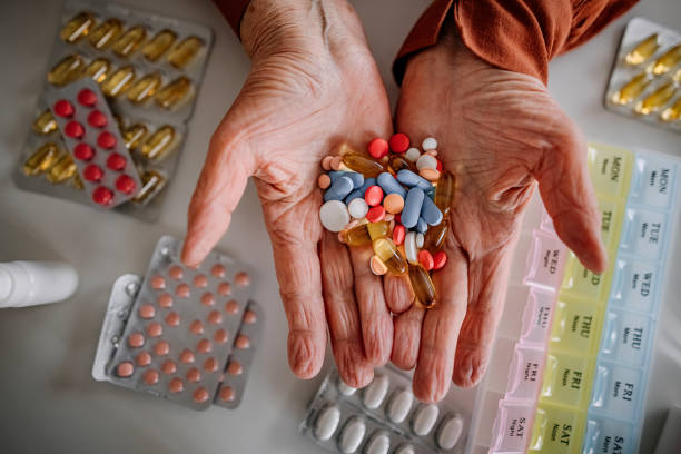 istock Full hands of medicine 1310658701