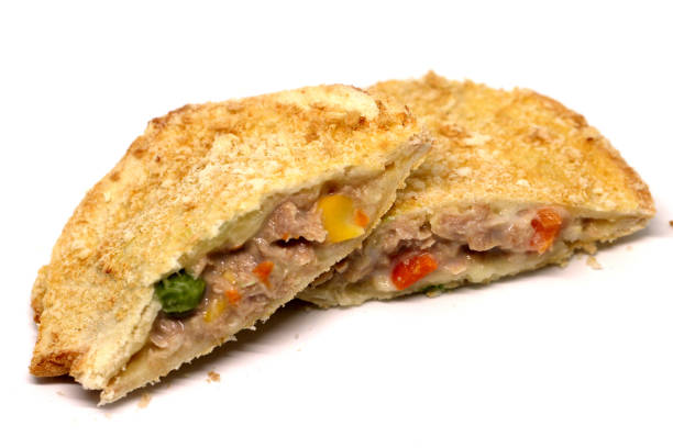 panino melt al tonno tostato fatto in casa su sfondo bianco - mozzarella tomato sandwich picnic foto e immagini stock
