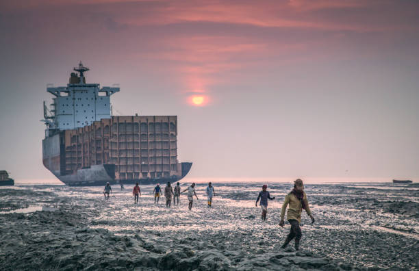 Chittagong, Bangladesh, 24th February 2016: workers at the Chittagong ship breaking yard