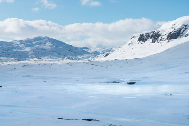haukelifjell, wysokie góry w południowej części parku narodowego hardangervidda między vinje i røldal w południowej norwegii - telemark skiing zdjęcia i obrazy z banku zdjęć