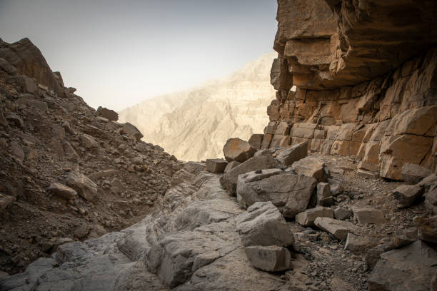 escalera a la caminata del cielo en ras al khaimah - al hajjar fotografías e imágenes de stock