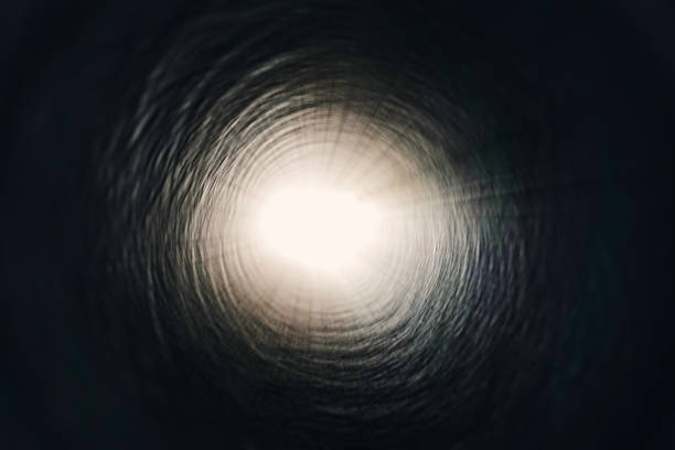 luce alla fine del tunnel - spirituality light tunnel light at the end of the tunnel foto e immagini stock
