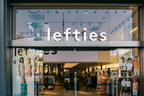 logo and facade of lefties, a spanish chain of fashion stores belonging to the inditex group - store street barcelona shopping mall imagens e fotografias de stock