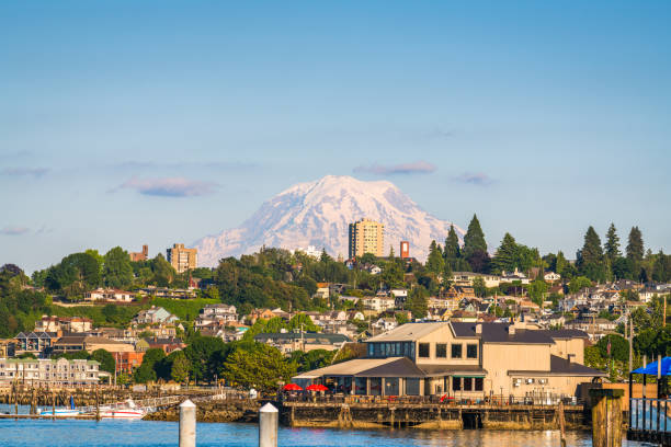 Tacoma, Washington, USA with Mt. Rainier Tacoma, Washington, USA with Mt. Rainier in the distance on Commencement Bay. tacoma stock pictures, royalty-free photos & images