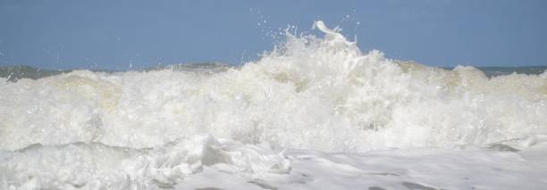 istock Wellen Waves Ondas Raging waters 1310953452