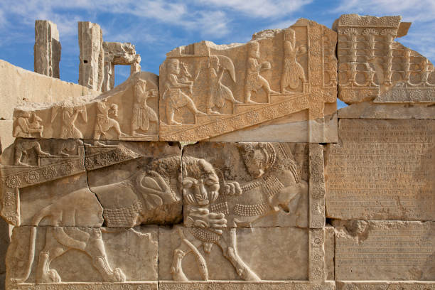 이란 시라즈 근처 고대 페르시아 도시 페르세폴리스의 구호 - 페르세폴리스 뉴스 사진 이미지