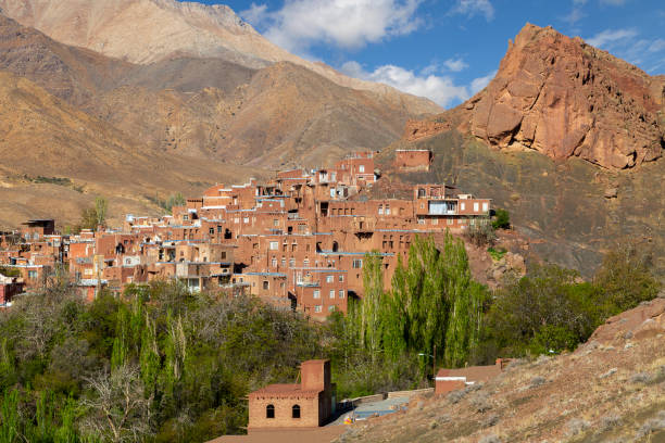 vista sul villaggio di abyaneh in iran. - teheran foto e immagini stock