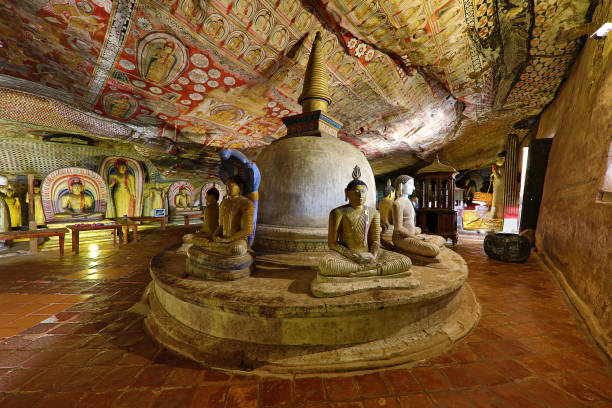 ダンブッラ,スリランカの仏教ダンブッラ寺院 - gompa ストックフォトと画像