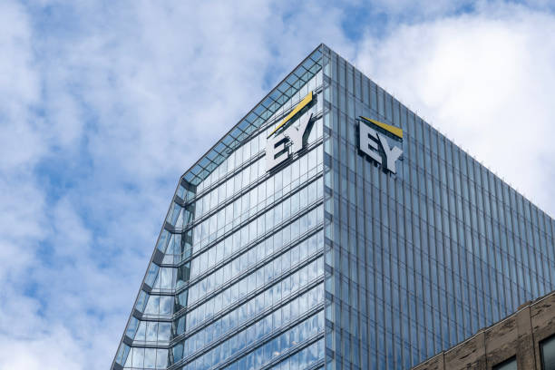 Ey Tower In Downtown Toronto Stock Photo - Download Image Now - Ernst &  Young, Tower, Office - iStock