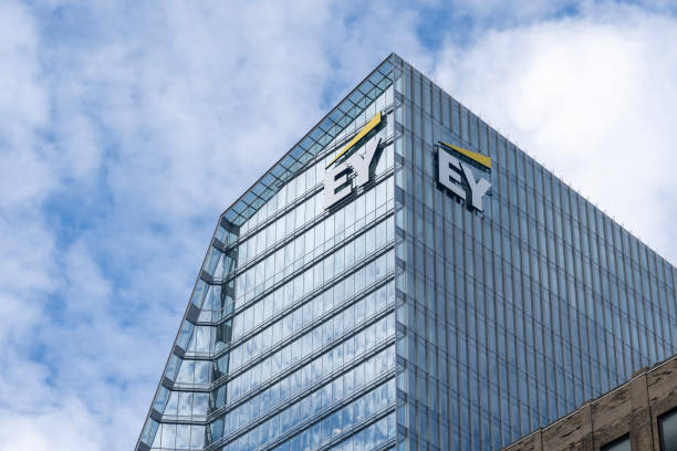 Ey Tower In Downtown Toronto Stock Photo - Download Image Now - Ernst & Young, Tower, Office - iStock Ey Tower In Downtown Toronto Stock Photo - Download Image Now - Ernst & Young, Tower, Office - iStock