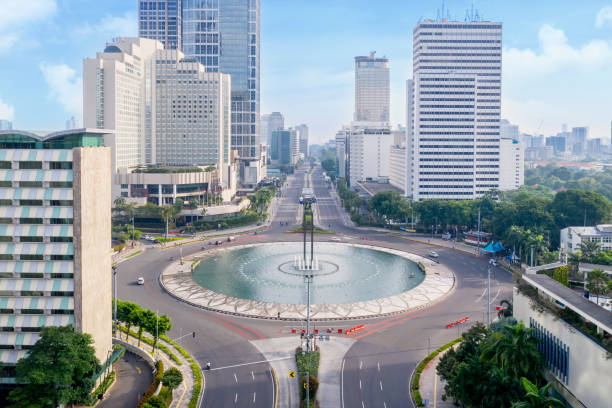 beautiful quiet hotel indonesia roundabout road - rotunda fountain imagens e fotografias de stock