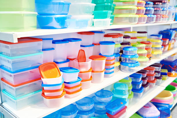 istock Plastic kitchen food containers in store 1311027402