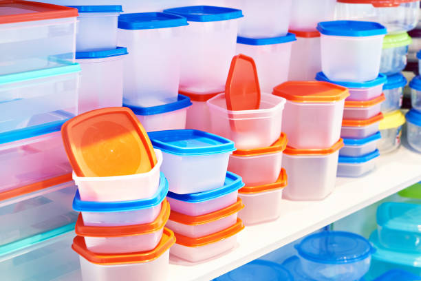 istock Plastic kitchen food containers in store 1311027501